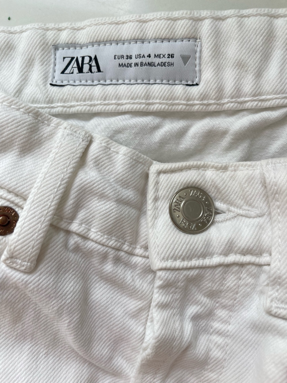 Zara White Distressed Denim Shorts small - Picture 3 of 3